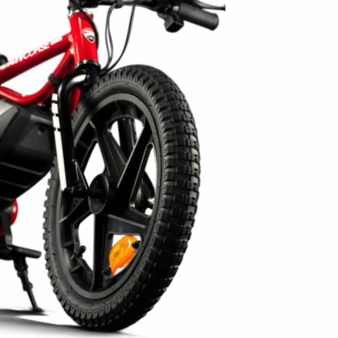 Mini moto elec DUCATI enfant / moteur 250W Pneu 16'' / 16kmh max 15.5kg Batt 21.6V/5.2Ah 112W Ecran Clignotant Charge max 45kg Frein Tambour